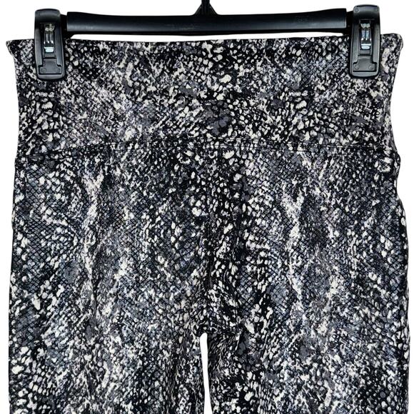 SPANX Large Faux Leather Snake Shine Leggings Hi-Rise Tummy Shaping Stretch - Picture 4 of 8